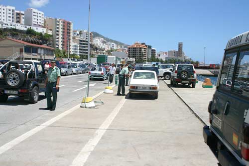 Guardia Civil im Hafen von Santa Cruz