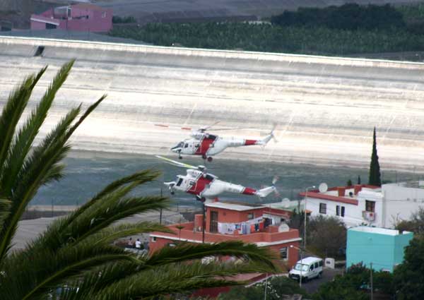 Helikopter der BRIF über dem Aridanetal auf La Palma