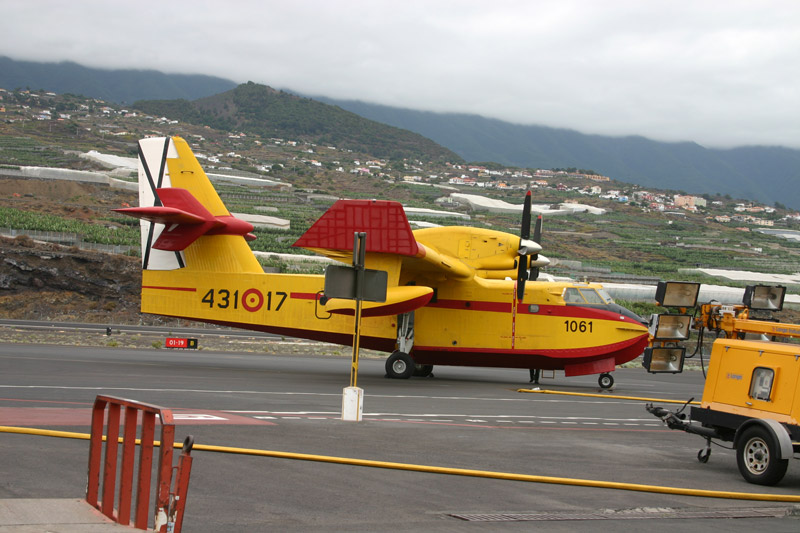 Canadair Löschflugzeug auf La Palma