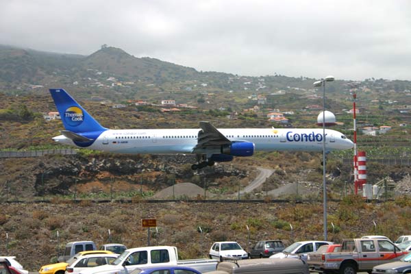 Condor landet auf La Palma