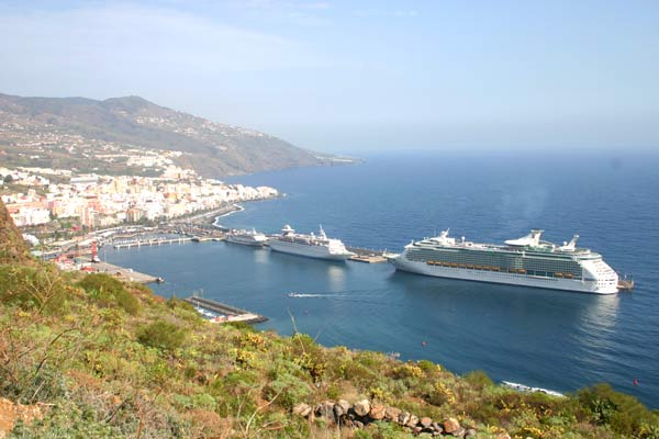 Santa Cruz de La Palma mit Kreuzfahrtschiffen